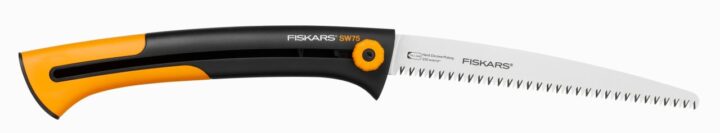 Fiskars Große Handsäge für frisches Holz, Grobzahnung, Sägeblattlänge: 25,5 cm, Einziehbar, Rostfreier Stahl, Schwarz/Orange, Xtract, SW75, 1000614