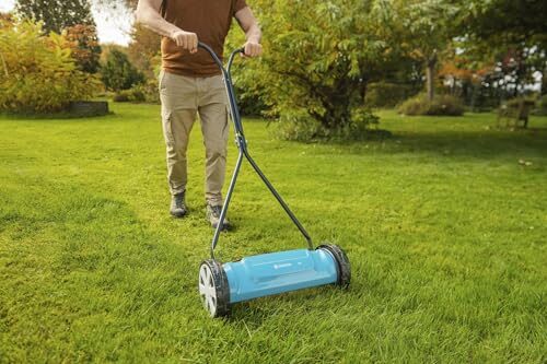 Gardena Classic Spindelmäher 400: Handrasenmäher mit 40cm Arbeitsbreite für bis zu 200 m² Rasenfläche, Messerwalze aus Qualitätsstahl, berührungslose Schneidetechnik, geräuscharm und präzise (4018-88)